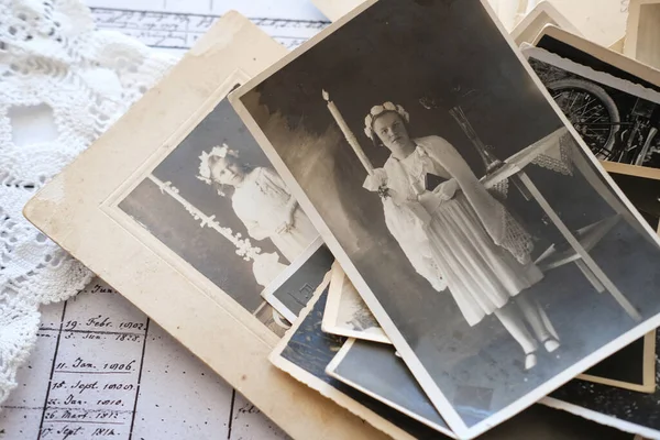 Gamla Familjen Foton Bilder Från 1940 Sepia Färg Träbord Dokument — Stockfoto