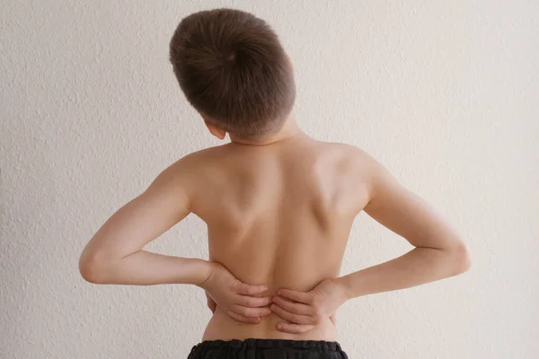 Yaşlarında Çıplak Bir Çocuk Omurgasında Ağrı Omurga Ağrısı Osteokondrosis Skolyoz — Stok fotoğraf