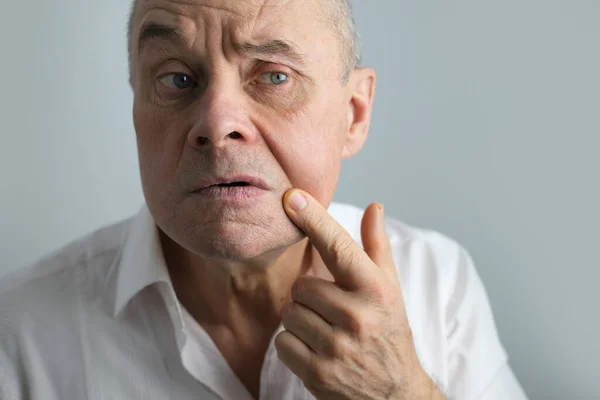 Close Charismatic Mature Man Years Old Applies Aftershave Face Critically — Stock Photo, Image