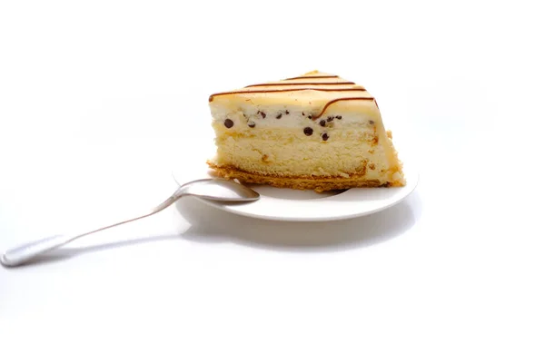 Csábítóan Étvágygerjesztő Keksz Torta Csokoládéval Krém Marcipán Fehér Tányéron Elszigetelt — Stock Fotó