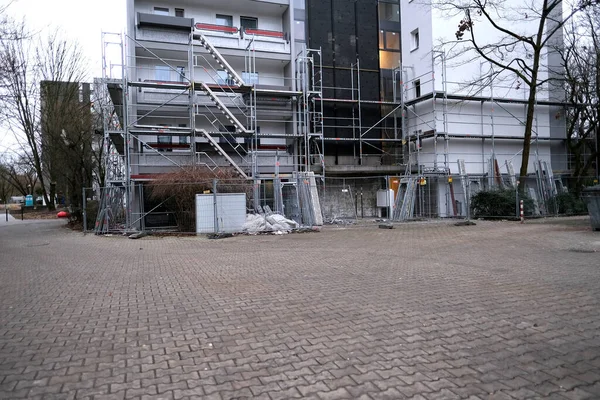 Frankfurt Alemania Enero 2022 Trabajadores Reparando Casa Materiales Elevación Para — Foto de Stock
