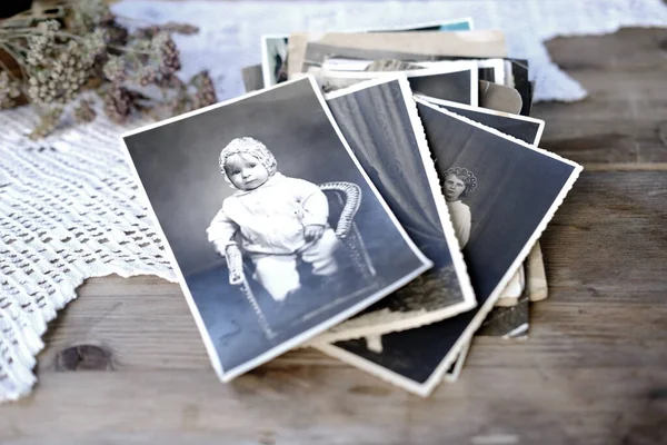 Old Monochrome Photographs Sepia Color 1940 Home Archive Concept Family — ストック写真