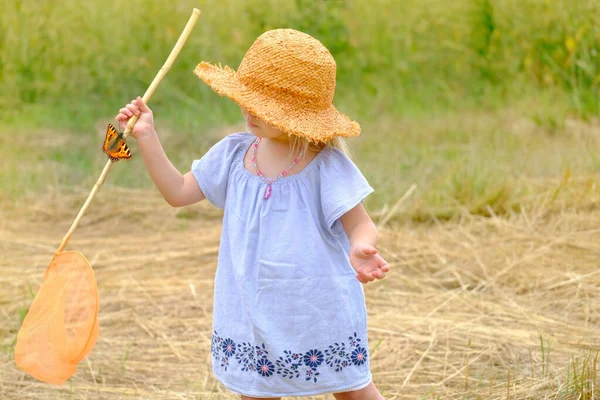 Child Years Old Girl Straw Hat Entomological Insect Net Catches — Stockfoto