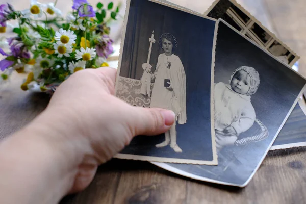 Closeup Female Hand Holding Old Photos 1940 1950 Concept Family — Fotografia de Stock