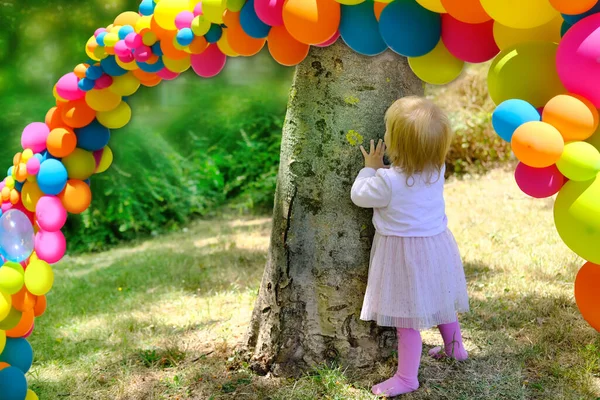 Little Kid Girl Blonde Hair Stands Tree Park Holiday Balloons — Stock Photo, Image