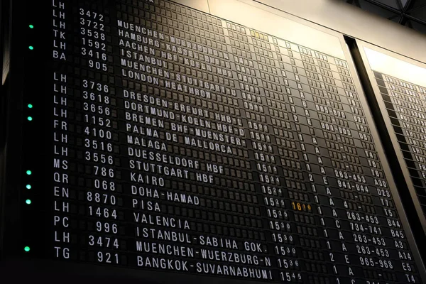 Close Flight Departures Information Board Frankfurt Airport Germany Black Scoreboard — 图库照片