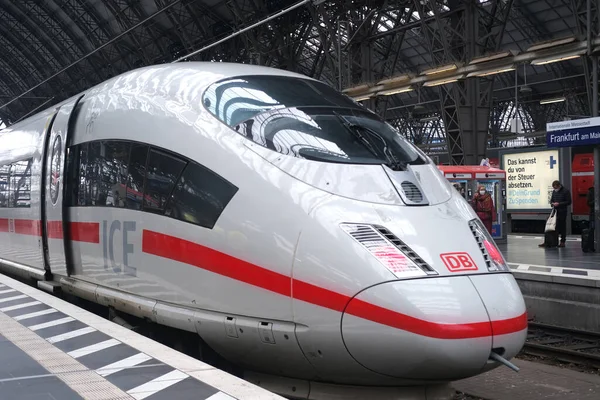 Intercity White Train Deutsche Bahn Platform Frankfurt Main Station Passengers — Zdjęcie stockowe