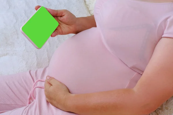 Middle Aged Pregnant Woman Holds Mobile Phone Green Screen Designer — Fotografie, imagine de stoc