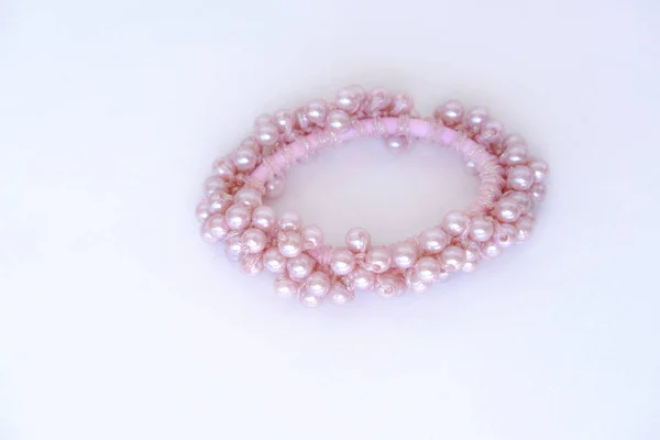 Beautiful Bracelet Made Pink Pearls Elastic Band Scrunchie White Background — Stock fotografie