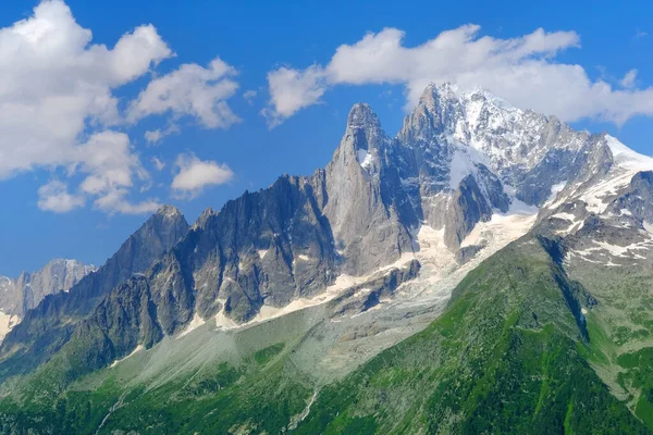Wysokie Góry Skaliste Klify Drzewami Tle Można Zobaczyć Alpy Francuskie — Zdjęcie stockowe