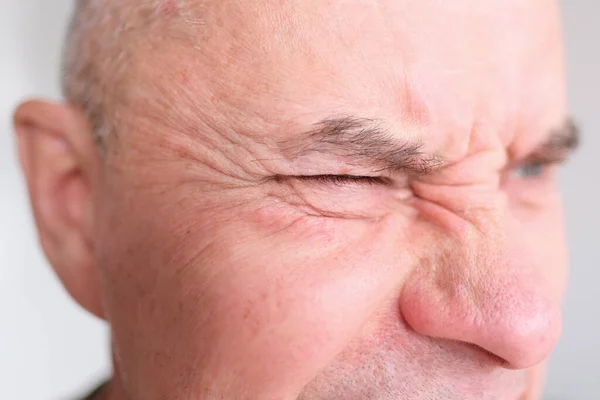 Close Front View Narrowed Eye Old Caucasian Man His Sixties —  Fotos de Stock