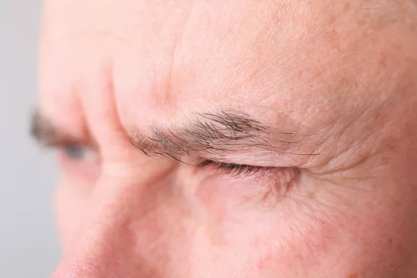 Close Front View Narrowed Eye Old Caucasian Man His Sixties — Stok Foto