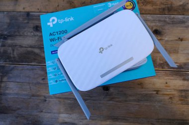 Wireless Router TP-LINK Archer with four non-removable external antennas for better search and signal transmission, modern 4-Port-Switch, concept high speed data processing, Frankfurt - August 2022