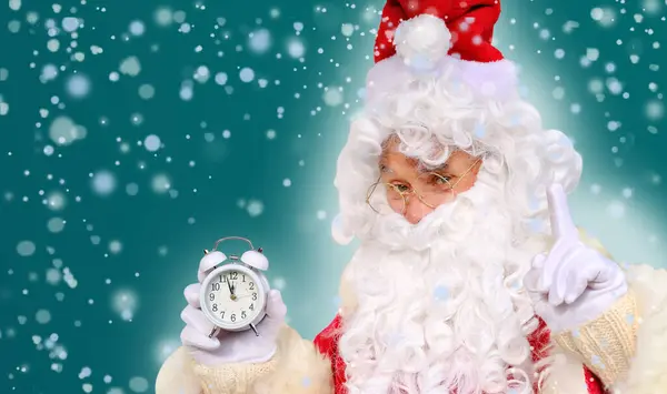 Macho Santa Claus Con Barba Blanca Máscara Médica Concepto Navidad — Foto de Stock