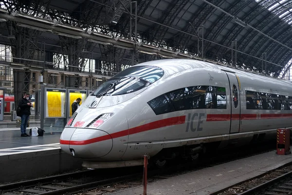 Intercity White Train Deutsche Bahn Platform Frankfurt Main Station Passengers — Zdjęcie stockowe