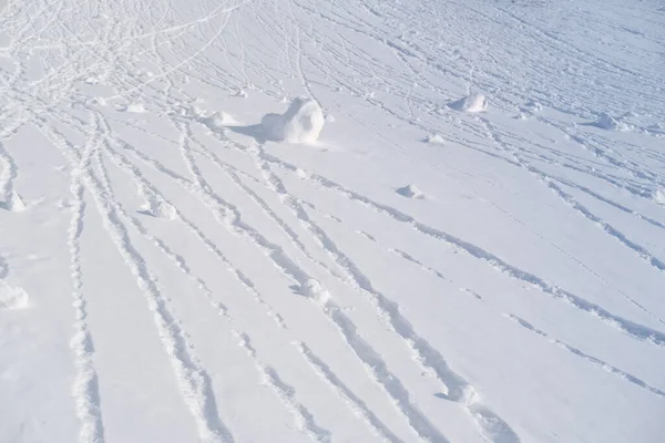 Gentle Slope Mountain White Snow Lies Flat Surface Lumps Snow — Stock Photo, Image