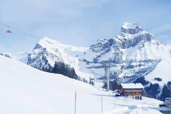 Kaunis Talvimaisema Lumen Peittämät Puut Vuoristosola Lumisade Vuorilla Sveitsin Alpit — kuvapankkivalokuva