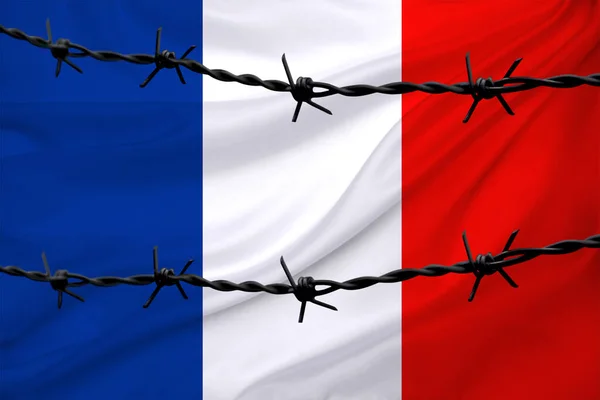 Национальный Флаг Франции Текстурированном Фоне Ряды Колючей Проволоки Концепция Войны — стоковое фото