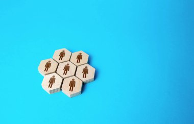 Birleşmiş bir grup insan. Sosyal kuruluşlar, ticari yapılar. İşletme. Hiyerarşide disiplin. Birlik. Takım oluşturma, takım çalışması. Takım organizasyonu, güçlerimizi birleştiriyoruz.