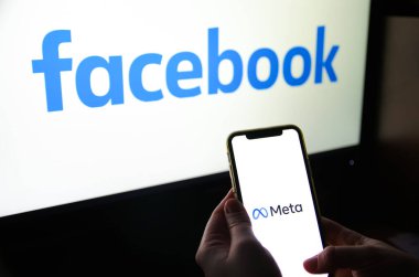 Kherson oblast, Ukrayna - 28 Ekim 2021: Facebook için yeni bir isimle telefon. Yeniden adlandırma ve markalaşma. Sosyal ağ. Facebook 'un metaevrene dönüştürülmesi. Yenilikçi teknoloji