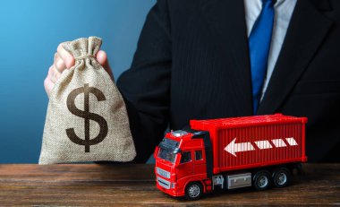 Para çantası ve kamyonu olan bir iş adamı. Nakliye işinde yüksek gelir ve mal taşımacılığı. Sürücüler için iyi maaş. Artan fiyatlar, küresel konteynır kıtlığı krizi. Lojistik
