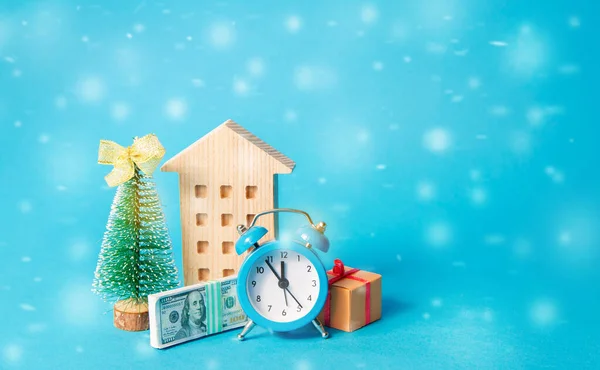 Wooden House Dollar Bills Christmas Tree Gifts Alarm Clock New — Stockfoto