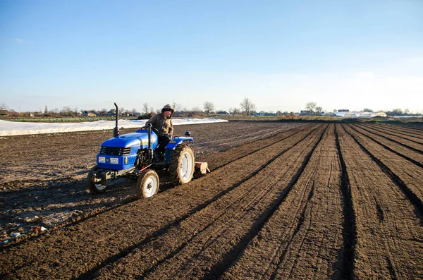 Kherson Oblast Ukraine November 2021 Tractor Cultivating Farm Field Farming — стокове фото