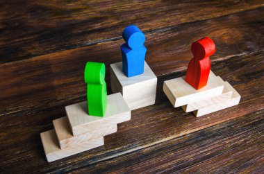 Anlaşmazlığı arabulucu aracılığıyla çözüyoruz. Hakim muhalifler için adil bir karar verdi. Uzlaşma anlaşmazlığı çözümü. Çatışan tarafların arabuluculuğu. Çatışmayı durdur.