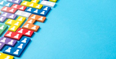 Çalışanların bulmaca figürleri. Yeni işçiler işe almak ve personel toplamak. Personel yönetimi. Sosyal gruplar. İnsan kaynakları. İş gücü piyasası. Uzmanlar ve profesyoneller. Geçici personel al.