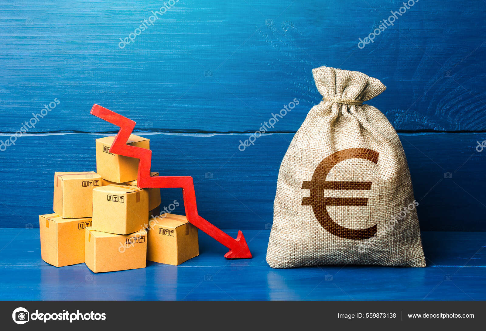 装有盒子和下箭的欧元钱袋收入减少经济放缓和衰退低销售产量下降降低运输价格不良的消费者情绪和商品需求——