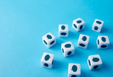 Yorumlar ve görüşler. Geri bildirim. Eleştiri bakış açısını kabul etmek. Konuşma özgürlüğü. Beyin fırtınası, yeni fikirler. İletişim. Karşılıklı ilişkiler. Bilgi ve veri toplama