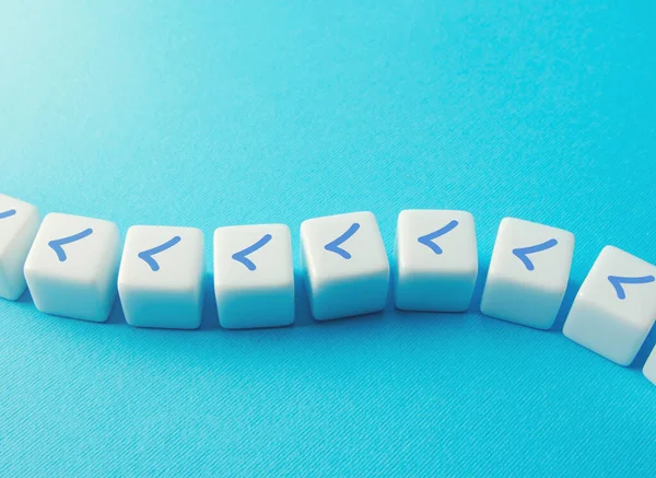 Doğrulama zinciri. Doğrulandı. Bir dizi doğru karar. Sözleşmeli yol haritasının uygulanması. Kriterlere uymak. Sertifika. Uyum sağlama. Tüm gereksinimleri karşıla.