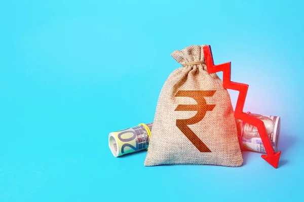 Індійський Мішок Рупіями Стріла Вниз Падаюча Економіка Падіння Прибутку Зниження — стокове фото