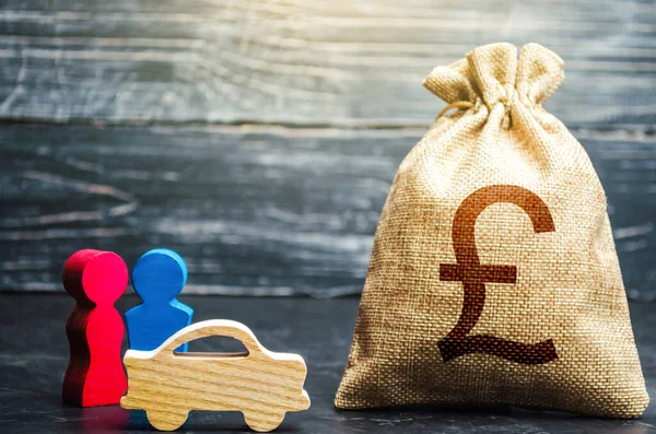 Couple Figurines British Pound Sterling Money Bag Wealth Earnings Level — Fotografia de Stock