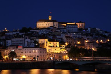 Coimbra şehir gece görünümü - Portekiz