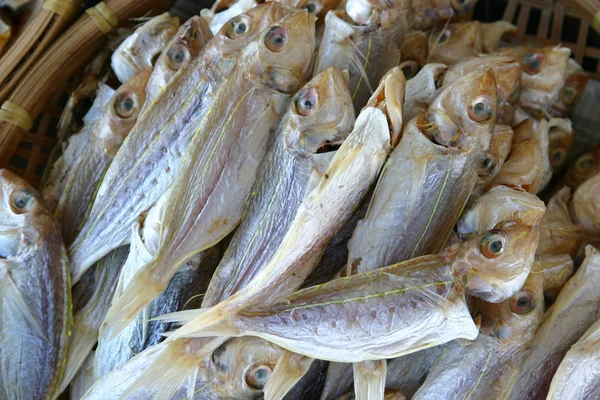 Гонконг сушит рыбу для продажи — стоковое фото