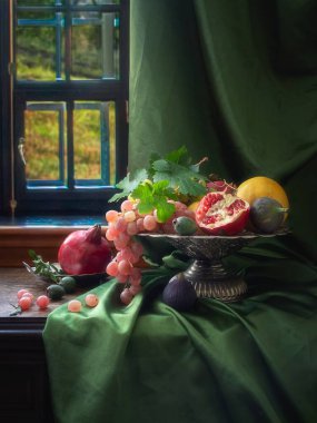 İçerideki meyvelerle dolu bir hayat.