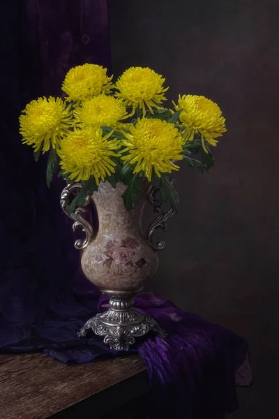 Nature Morte Avec Bouquet Luxueux Chrysanthèmes Jaunes — Photo