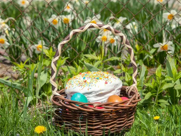 Natura Morta Pasquale Con Prelibatezze Tradizionali Giardino — Foto Stock