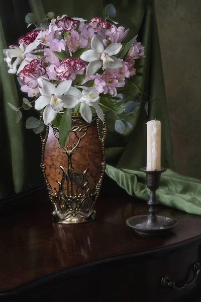 Still Life Luxurious Bouquet Candlestick — стоковое фото