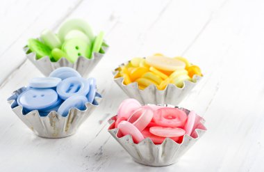 eski metal kek pastel renk düğmeleri