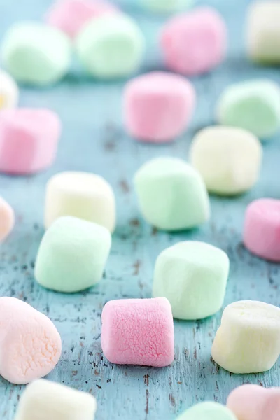 Colorful small marshmallows on wooden background — Stockfoto