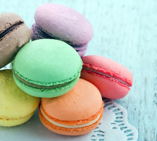 Assortiment van pastel kleur bitterkoekjes — Stockfoto