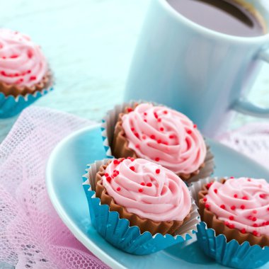 kahve ile çikolatalı kek pralin