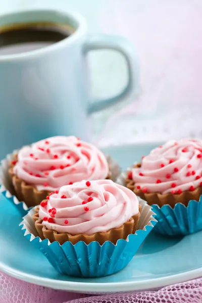 Sortimento de pralinés de chocolate de cupcake rosa — Fotografia de Stock