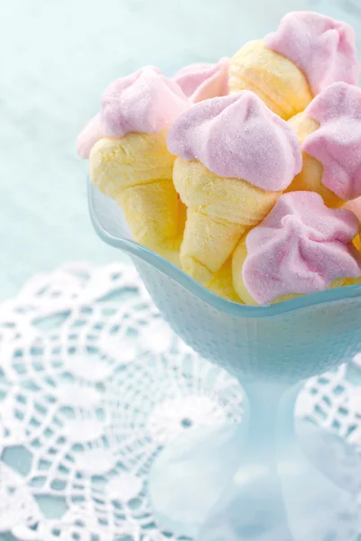 Pink ice cream shaped marshmallows — Stock Photo, Image