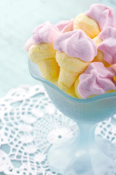 Helado rosa en forma de malvaviscos — Foto de Stock