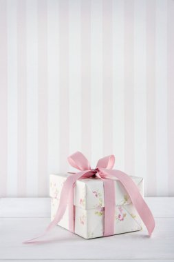Romantic floral pattern gift box