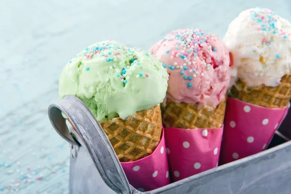 Deliciosos conos de helado — Foto de Stock