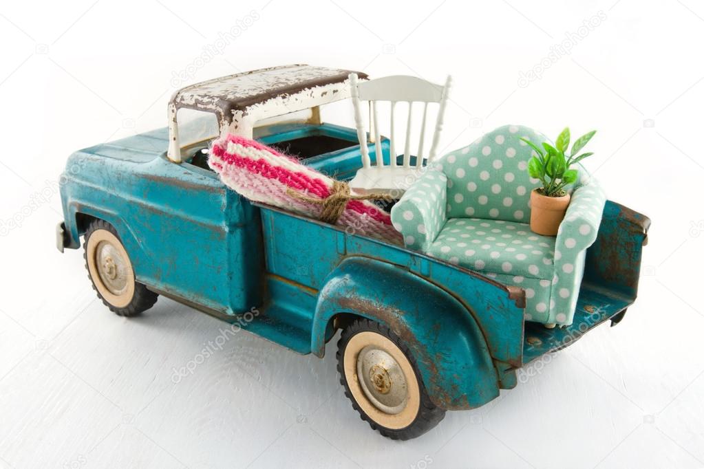 toy moving truck